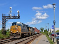 A CSXT ES40DC and SD50-2 (5312 & 8593) lead a later than usual CN 327 through Dorval.