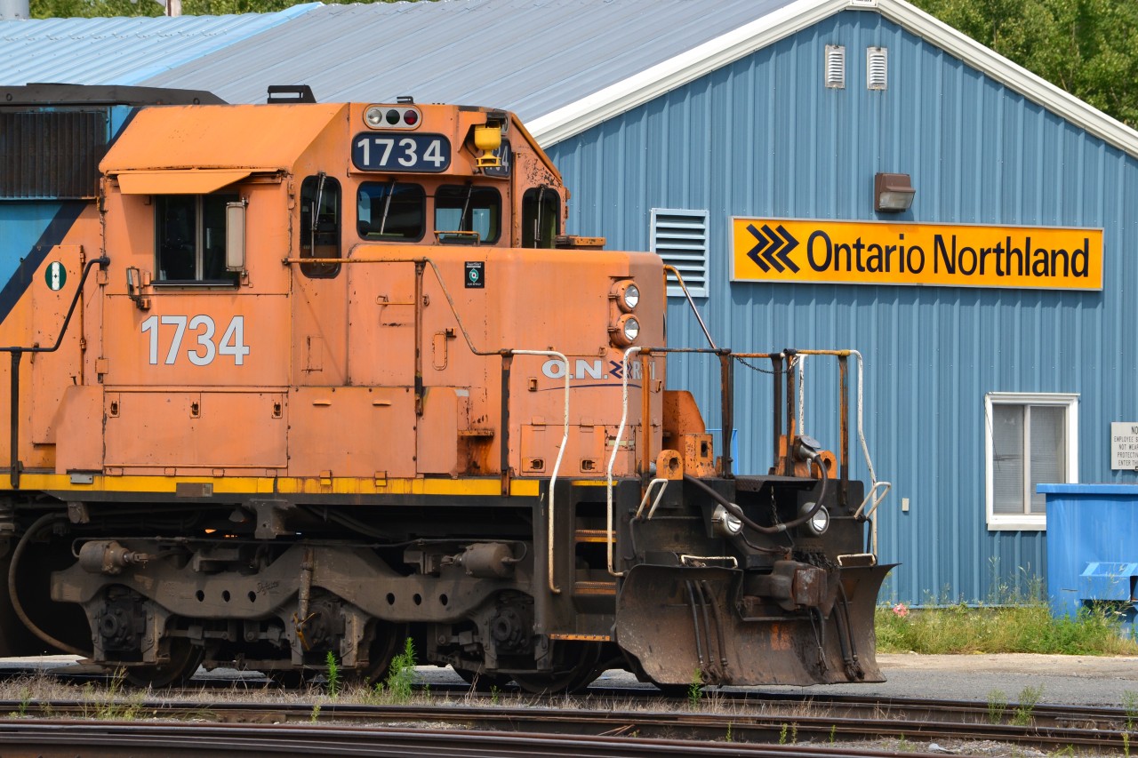 The 1734 beeps away the afternoon at Englehart.