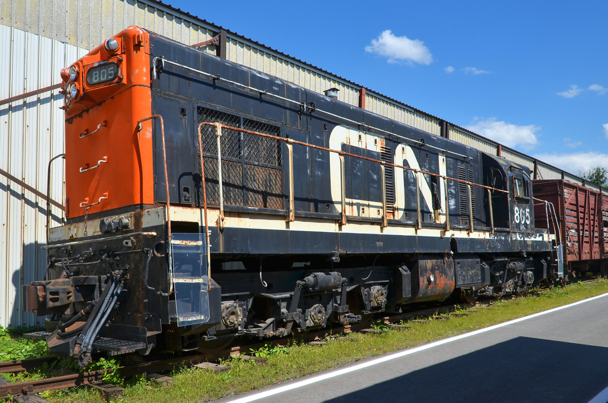 Newfoundland power, leaning. CN 805 is a narrow gauge export model (GMD G8) built in 1956 for CN's lines in Newfoundland. It is not in the best shape and is leaning heavily.