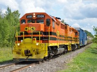 Two clean Quebec Gatineau units power the Thurso turn westward under sunny August skies. 