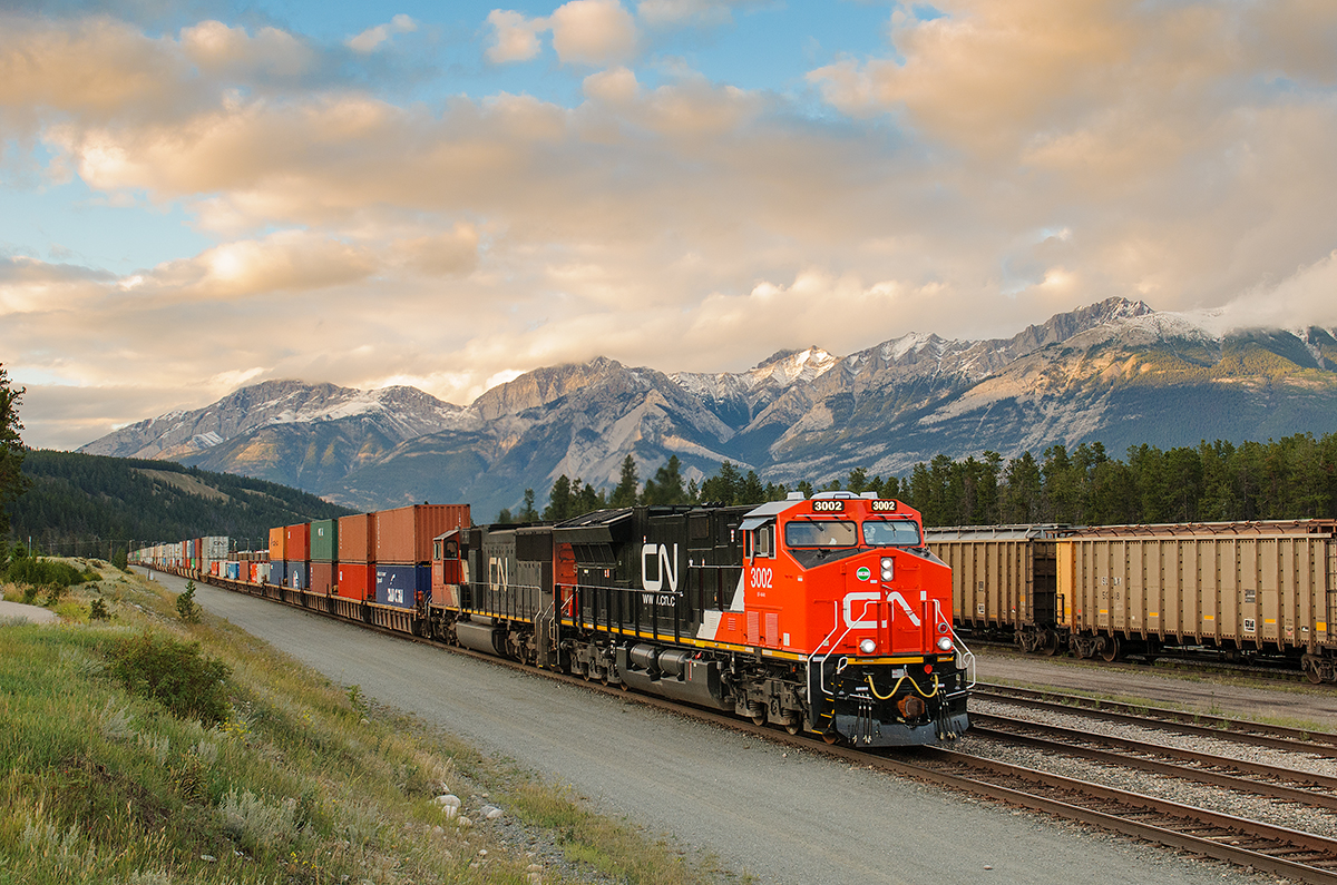 The first one of CN's new ET44AC Tier 4 GEVOs to make it west of Winnipeg climbs into the yard at Jasper with train Q105 from Toronto.