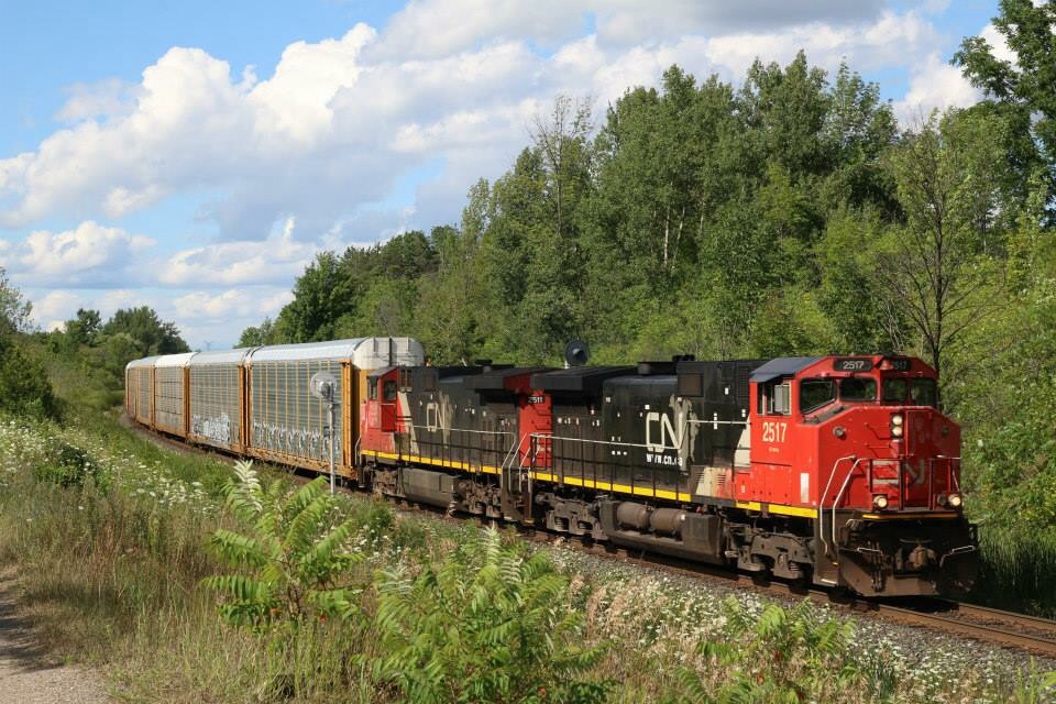 CNs first group of 23 GE built Dash 9s came with custom built cabs. Built at the end of 1994 not long after CN was no long a crown owned company, further orders would come with typical GE cabs to save costs. Today's train has both 2517 and 2511, each from the first order. The train is seen coasting through Scotch Block.
