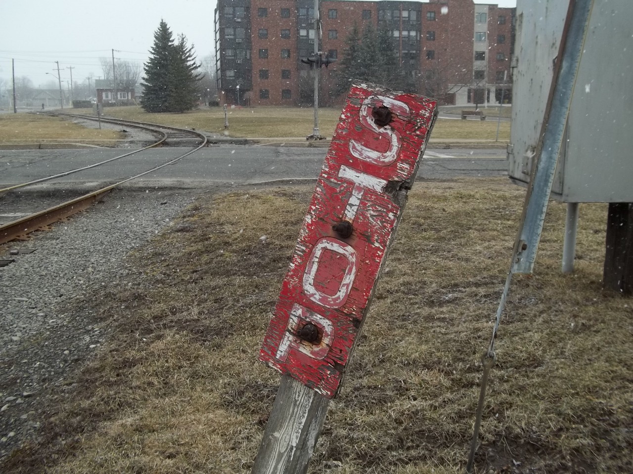 Sometimes little gems are hidden along tracks that you don't realise. Along the Fonthill spur, there use to be an old fashioned wooden stop sign. Stop signs along rails are odd enough, but rarely you see one like this. Sometime during 2014 this was removed and replaced with a regular stop sign.