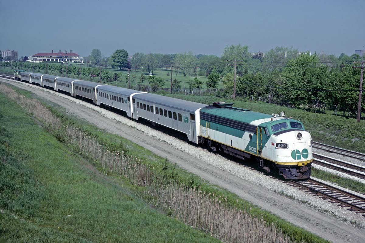 Go Transit FP7 #900 leads a late morning eastbound commuter under the Kingston Rd overpass on May 29, 1978.
