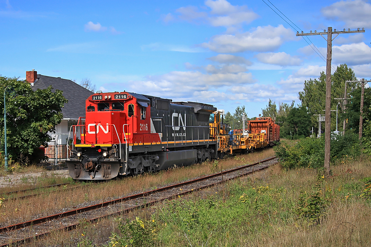 CN W908 passing Gravenhurst Station southbound on the Newmarket Sub as the summer of 2015 nears its end/