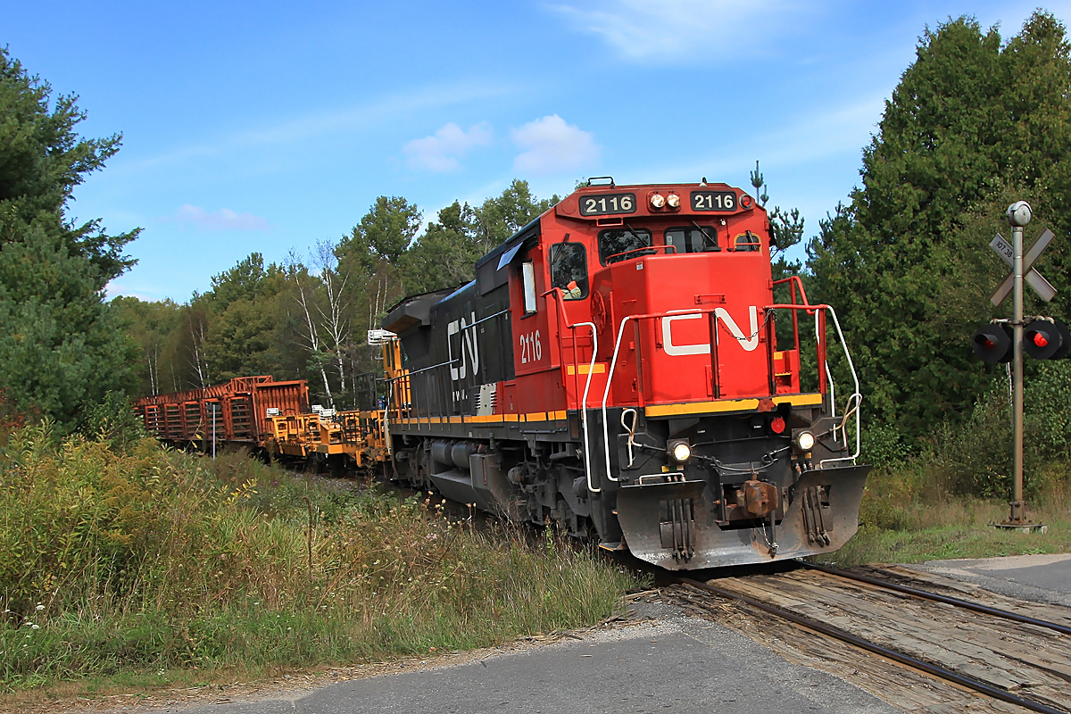 An almost empty CWR train heads down the Newmarket Sub, crossing Beier's Road just north of Kilworthy.