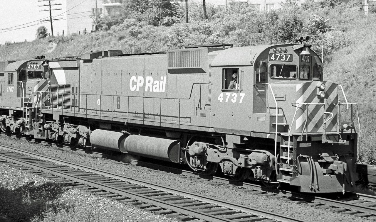 A throwback to the mid-seventies...


Two powerful MLW M636s coast their way up the hill towards Agincourt Yard.