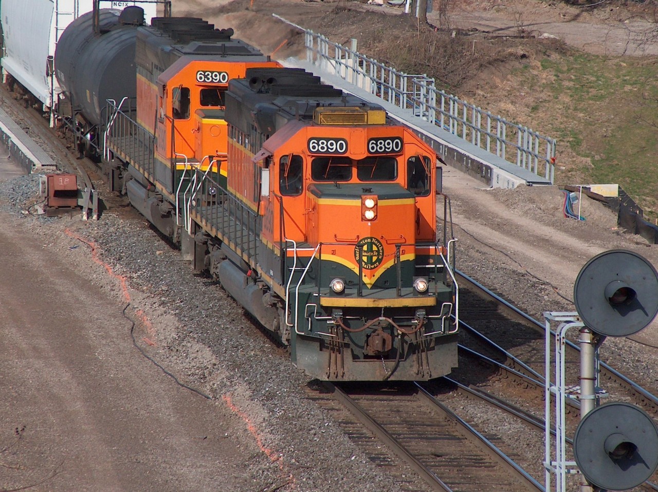 Many of us foamers will recall this train. Another CN back in 2006 with BNSF-only power. Here elephant style SD40-2s and even the numbers are close - off by one digit! This was taken on the afternoon of Easter Sunday 2006.