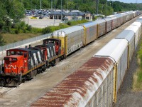 L55431 10 arriving at Aldershot from Oakvile with CN 1437 - CN 1444 leading the way