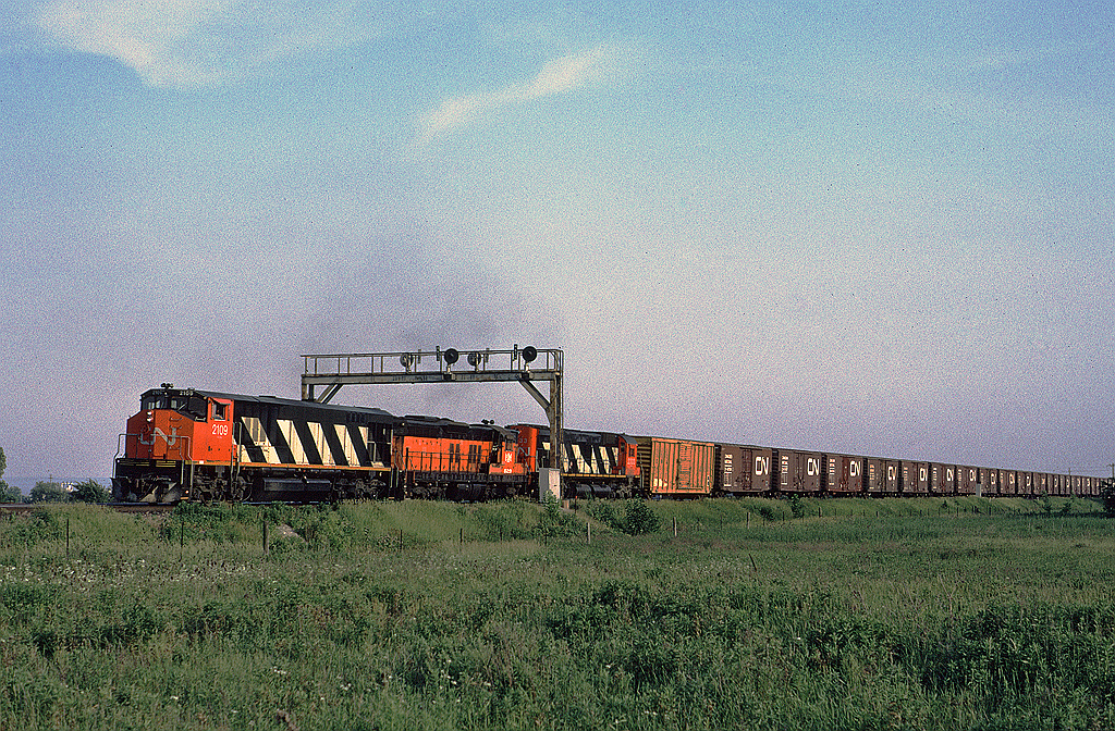 CN HR-616 2109 leads train #414 east on the Halton Sub, just about to cross Mainway. The trailing unit is one of the five B&LE SD9s CN leased for a few months in 1988.