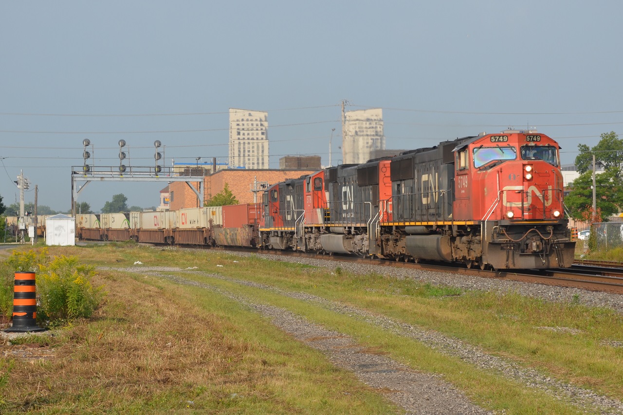 A GP9RM trails a pair of SD75I to presumably be dropped off at Mac yard on a hazy morning in downtown London.
