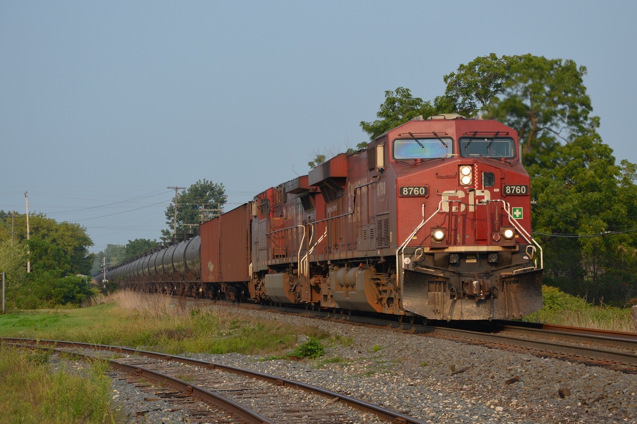 A pair of GEs lead a empty crude snake in to London yard following right behind CP 2-255.