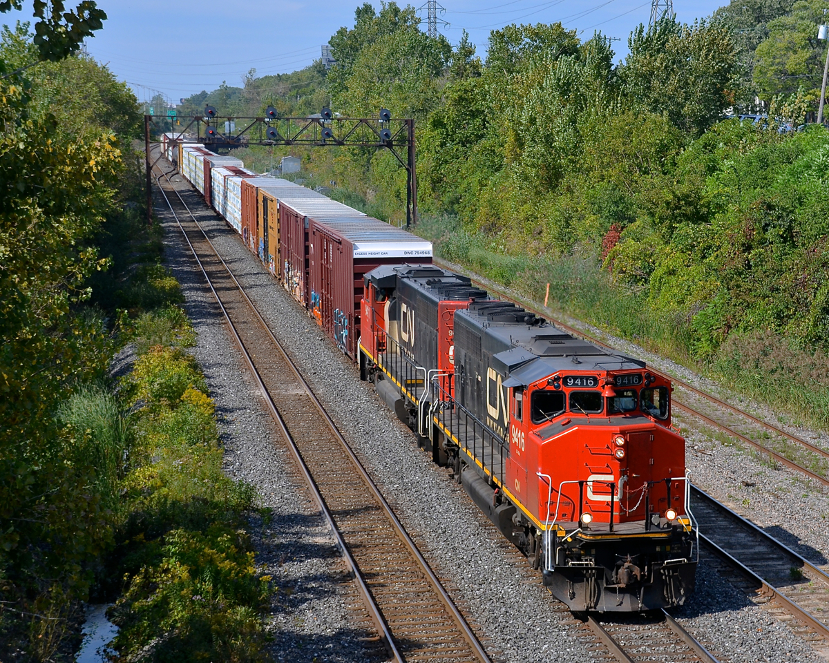 CN 324 for St. Albans, Vermont exits Taschereau Yard with a nice lashup consisting of two clean GP40-2L(W)'s (CN 9416 & CN 9411).