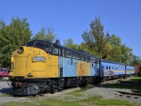 <b>Blue fleet together.</b> FP9A VIA 6309 is now coupled to a pair of matching VIA Rail 'blue fleet' cars at Exporail.