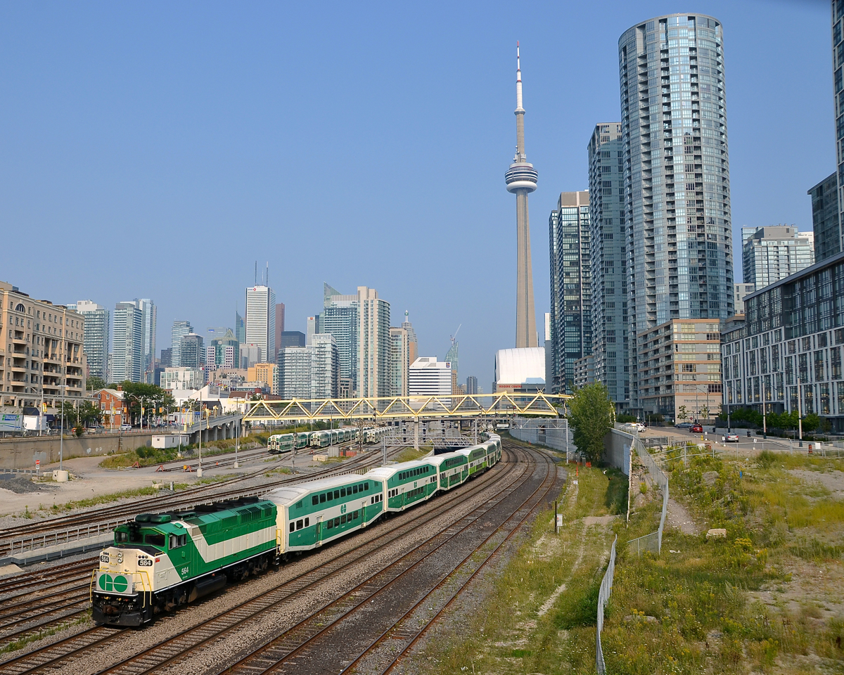 1/4 of GO Transit's F59PH fleet. With only 8 F59PH's on a roster dominated by MP40PH-3C, the once dominant F59PH is now somewhat hard to find in Toronto. Here 1/4 of the F59PH fleet is on an eastbound heading towards Union Station. Leading is GOT 558 and pushing is GOT 564.