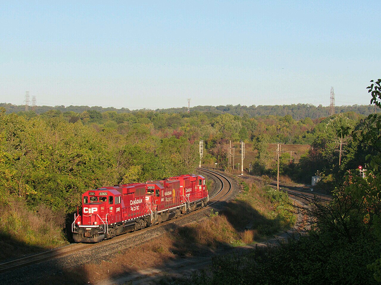 CP 2265 GP20C-ECO leads GP38-2 3003, and fellow GP20C-ECO 2290, down the Niagara Escarpment, heading into Kinnear Yard. CP 246 south, was right behind him, so 2265 must clear the main track, so 246 could squeeze into Kinnear. A pretty morning sky and fall colours made for a nice background.