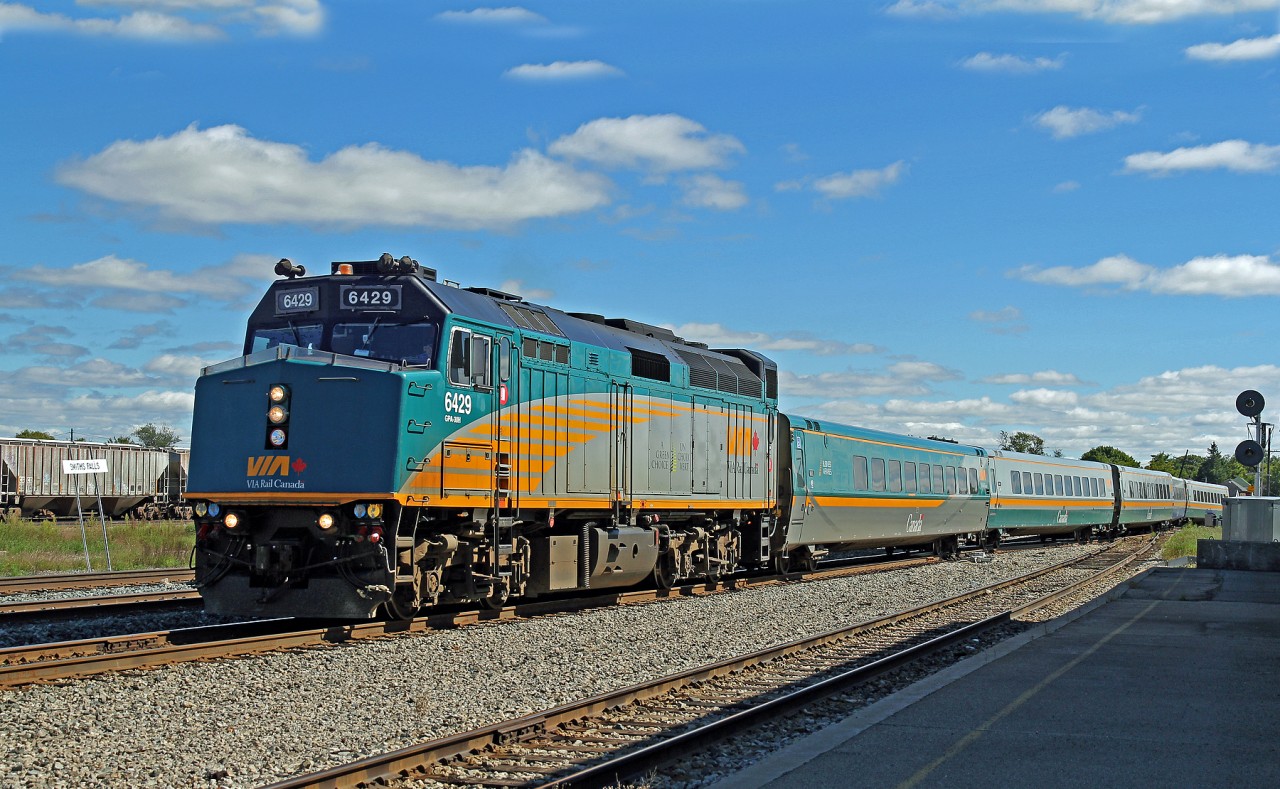 F40PH-3  VIA 6429 threads its way through the Smiths Falls yard en route to Ottawa.