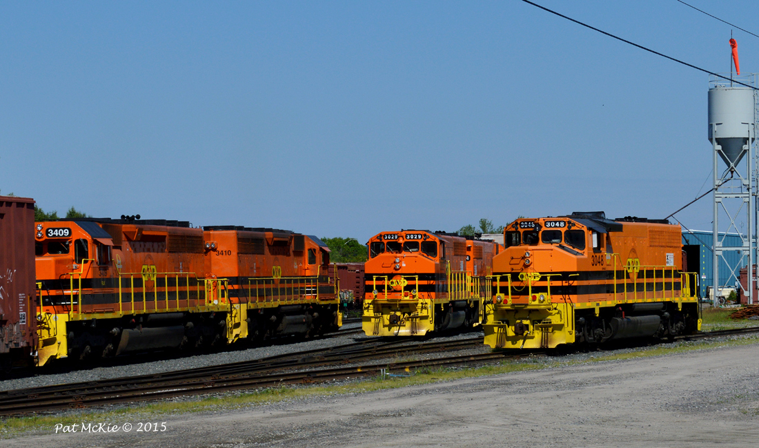 RLK 3410 & 3409 build their train as the pass RLK 3029, RLK 2054, & RLK 3048 sitting in the North Bay OVR yard