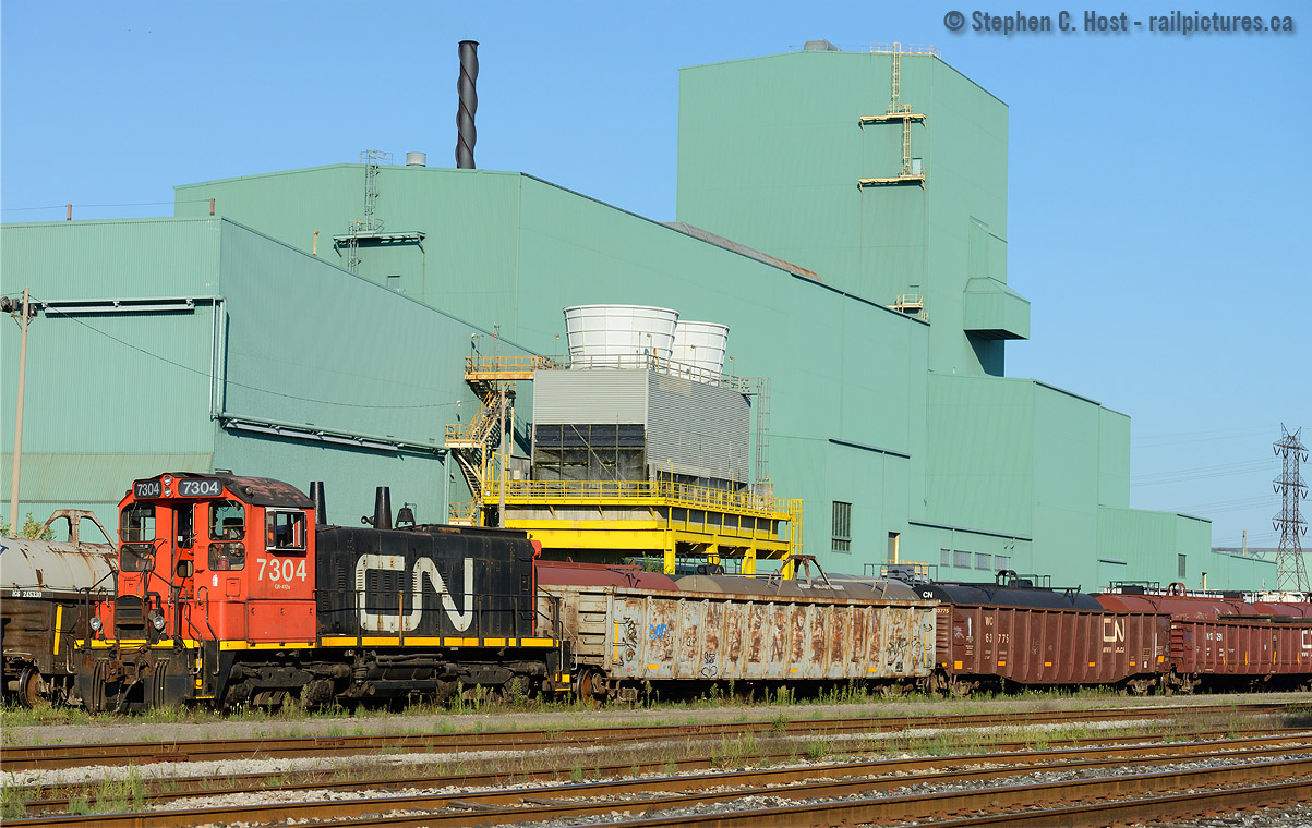 What year is this - part 1  CN 7304, repaired in the spring and sent to Hamilton is now doing duties at the Hamilton Steel Centre - located between Ottawa St and Parkdale Ave in Hamilton. This is 2015? Pinch me. 

Notes on repairs: Loconote gurus have tracked the origins of the repairs made to 7304: Repairs performed at LDS in Sarnia, needed a new engine (cracked block due to improper storage over winter) donor engine was LDSX 7316 nee CN 7316 (which was to become CCGX 7316 per Ulmer) prime mover transferred to 7316. She does sound good, I may add.