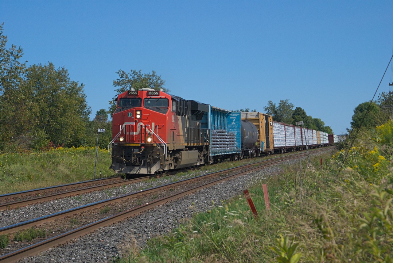 CN 369 heads to Oshawa to assist disabled CN 306 on the afternoon of 8/22. Seen here at Riley Road, east of Clarke East.