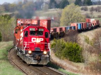CP SD40-2s 5772 and 5674 hustle Detroit ConTerm, MI - Montreal IMS, PQ train 158-30 eastward around the "S" curve at Newtonville on CP's Belleville Sub.