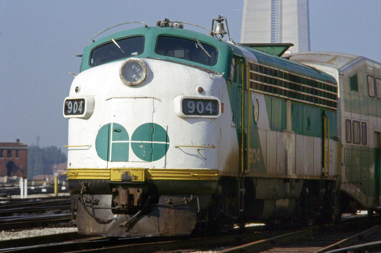 GO 904 appears to be trailing as it is about to enter the platform area of TUS. These were still operating locomotives at this time, I believe.