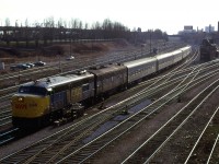 A relatively short eastbound VIA train from the Dundas Sub is a minute or two from arriving at TUS.
Note the mixed motive power.
The grassy area above the lead unit is Fort York.