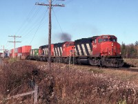CN 133 with the usual GP 40Ws of those years is approaching the Daveluyville approach signal. 