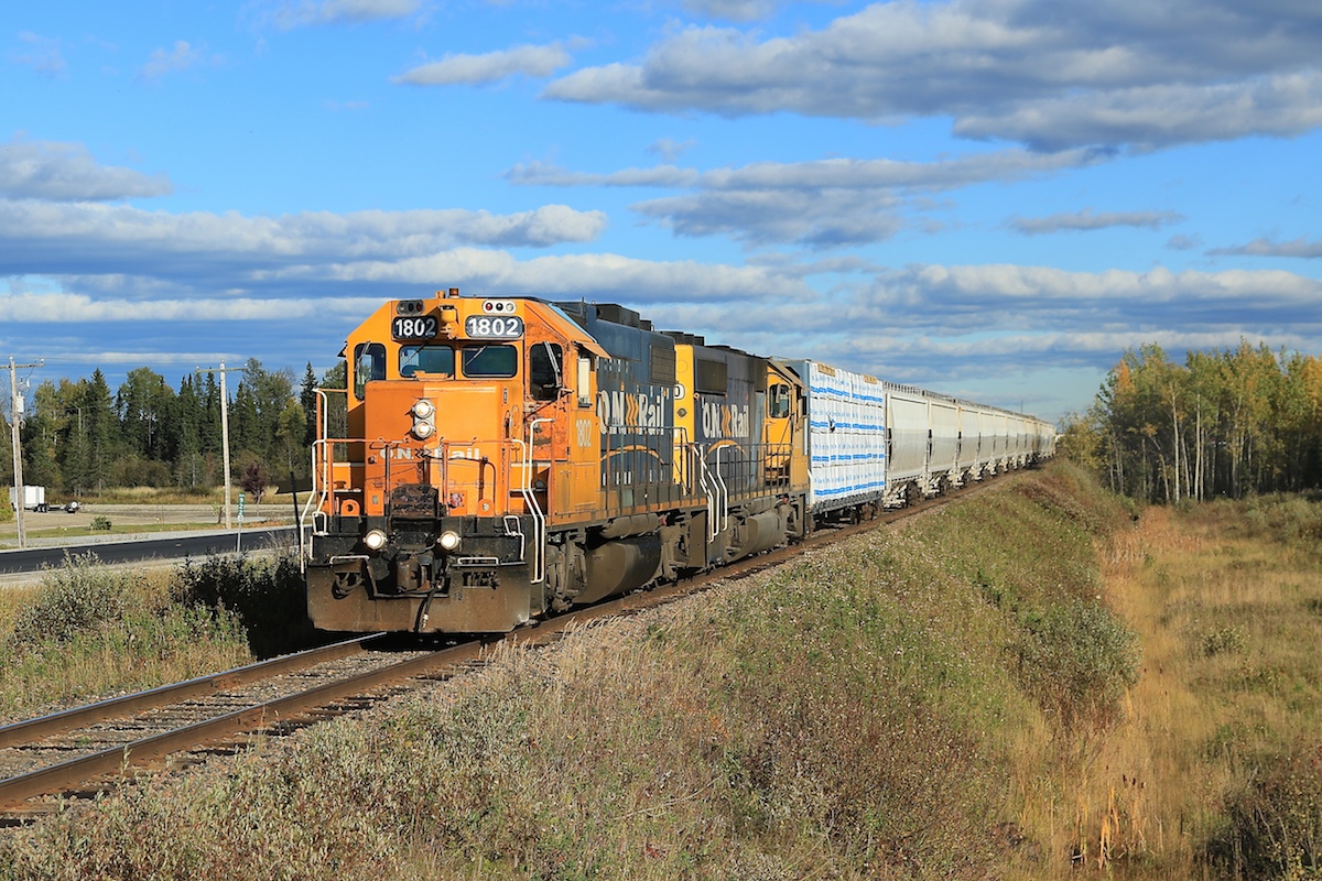 ONT 1802 and 2200 are on their way back to Hearst with loads from Kapuskasing and Cochrane.