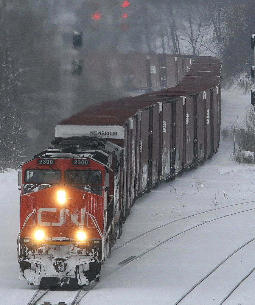 Matched NS Hi-Cubes....on a bitter cold day....422 climbs out of Hamilton with a long cut of NS Cubes on the head end.