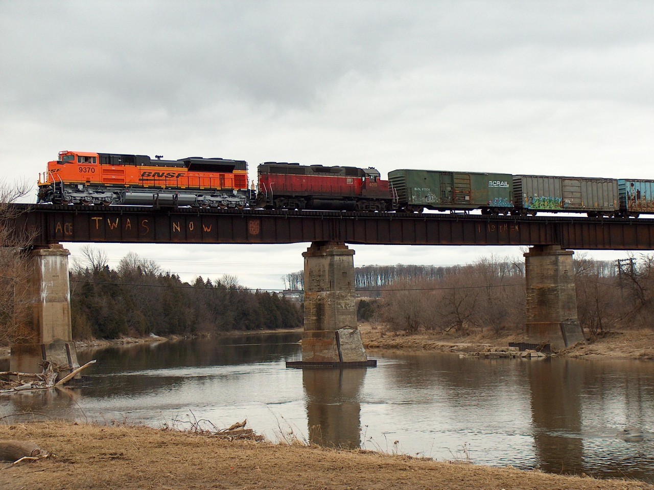 Back in 2006, EMD locomotive products were still coming out of London, ON. On occasion, they would test run new locomotives on GEXR, which was really cool! Here is 432 with a really unique power set: BNSF 9370 (a brand-new SD70ACe) and GEXR 4019. What a contrast.