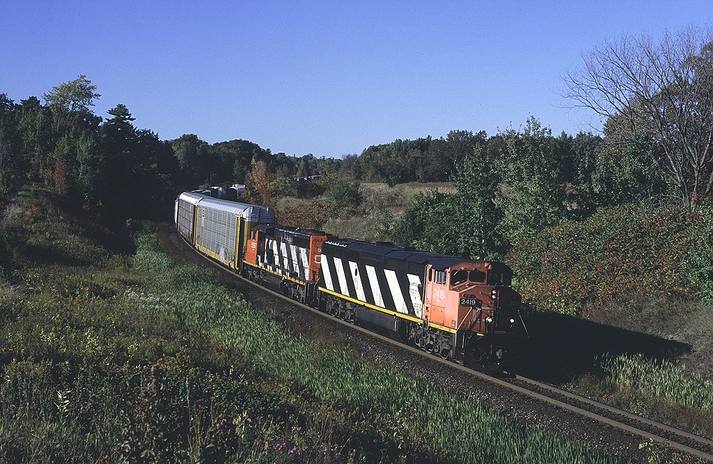 CN Dash 8-40W 2419 leads train #391 between Speyside and Mansewood on the Halton Sub.