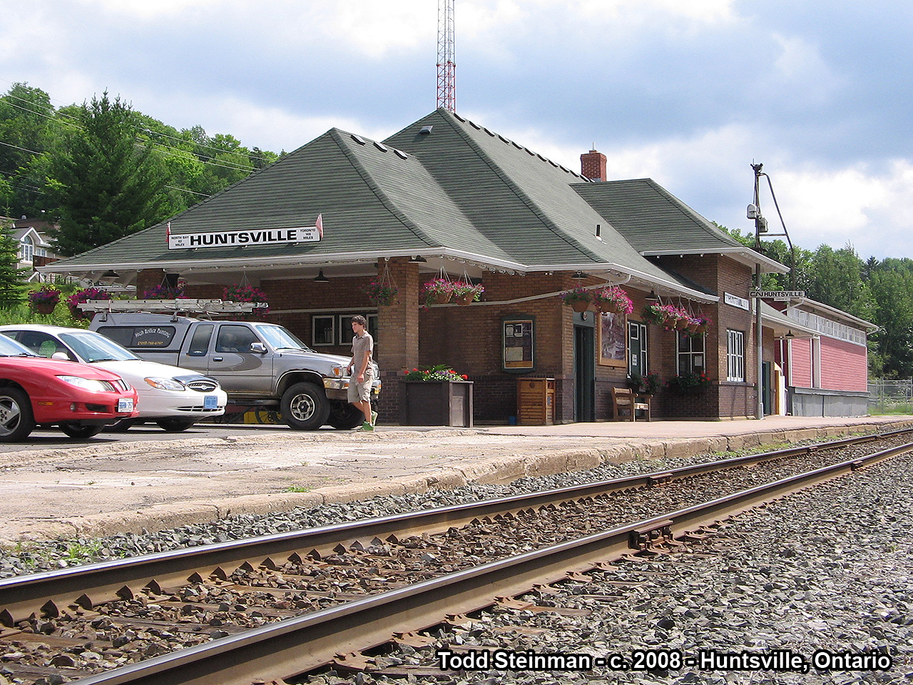 The parking lot is full, as most of the passengers wait inside for the extremely late Northlander at the Huntsville station. The station was nicely restored, and the town had plans to use it as an intermodal facility (bus, train, etc.).