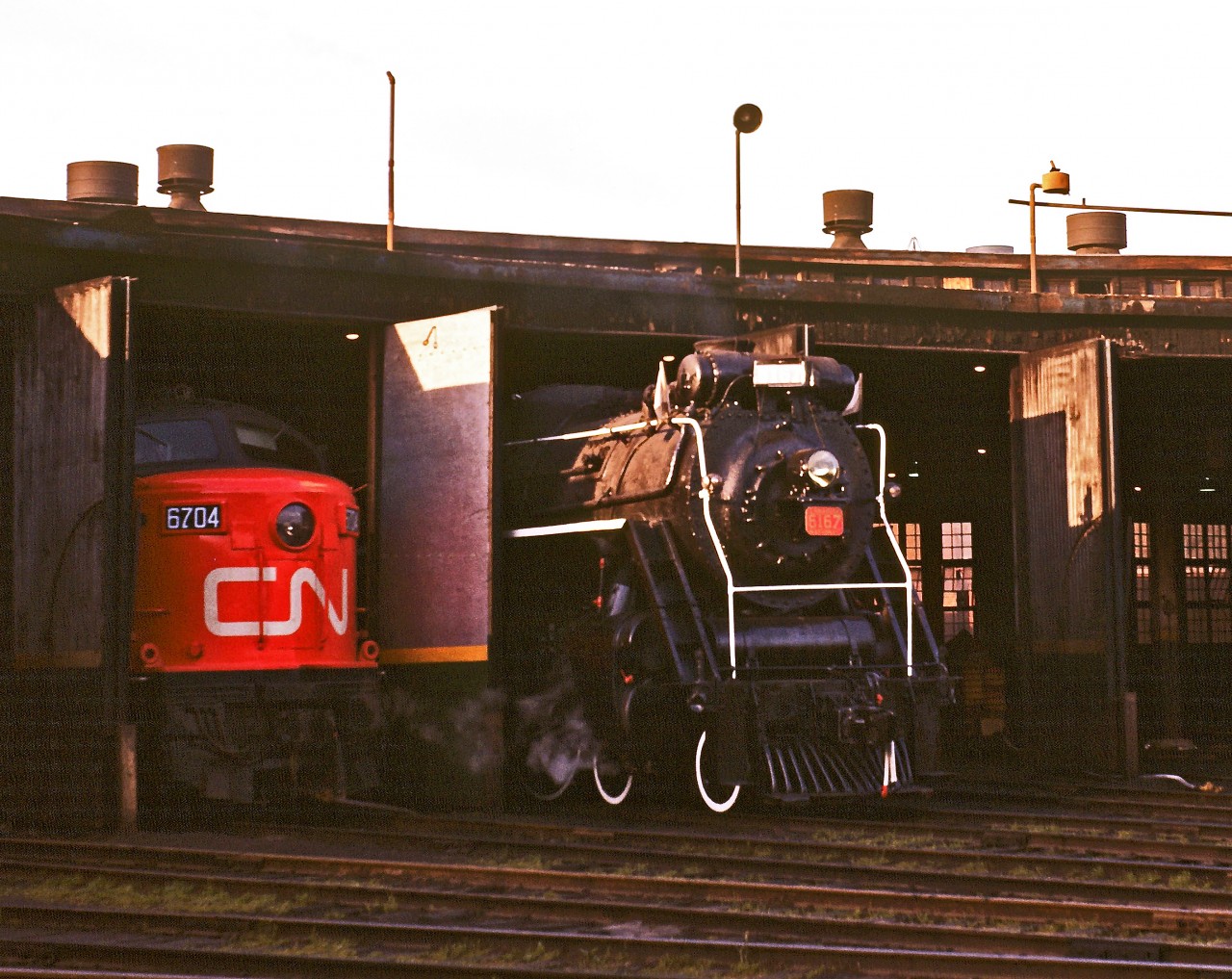 As the sun rises, Northern-type #6167 emerges from her stall at the Spadina roundhouse.  



In case you missed the earlier upload, here’s the mighty locomotive a few minutes later on the turntable…  


http://www.railpictures.ca/?attachment_id=18685