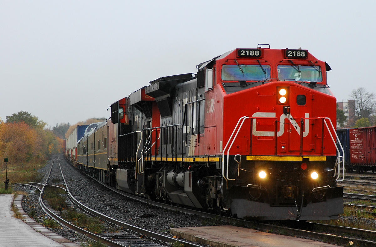 CN 2188 - CN 2310 lead IC 800653, CN 1059, CN 99, IC 800413, BCOL 1710 and 86 cars on a rather damp October morning