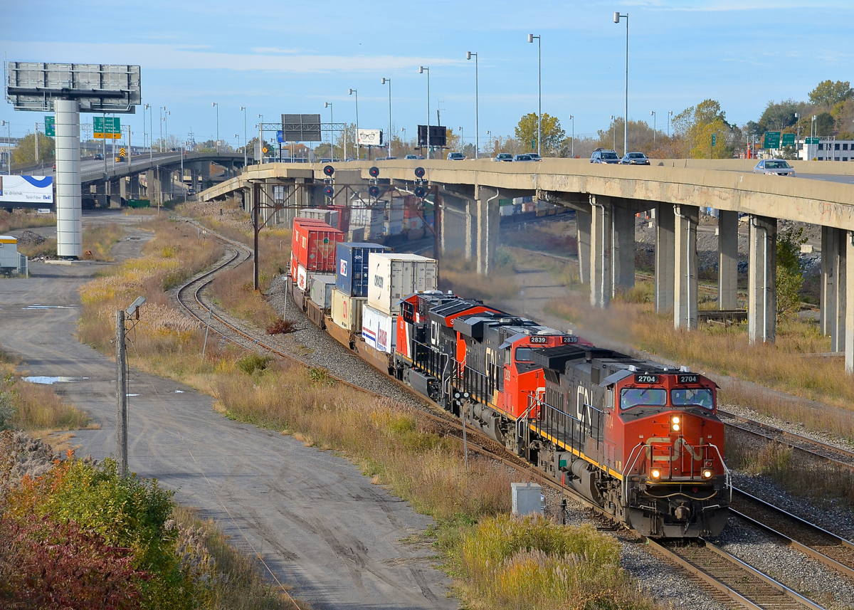 Dirty, somewhat clean and very clean. GE's in descending order of cleanliness (IC 2704, CN 2839 & CN 3036) lead CN 120 by MP 6 of CN's Montreal sub, passing the now closed Lachine spur at left.
