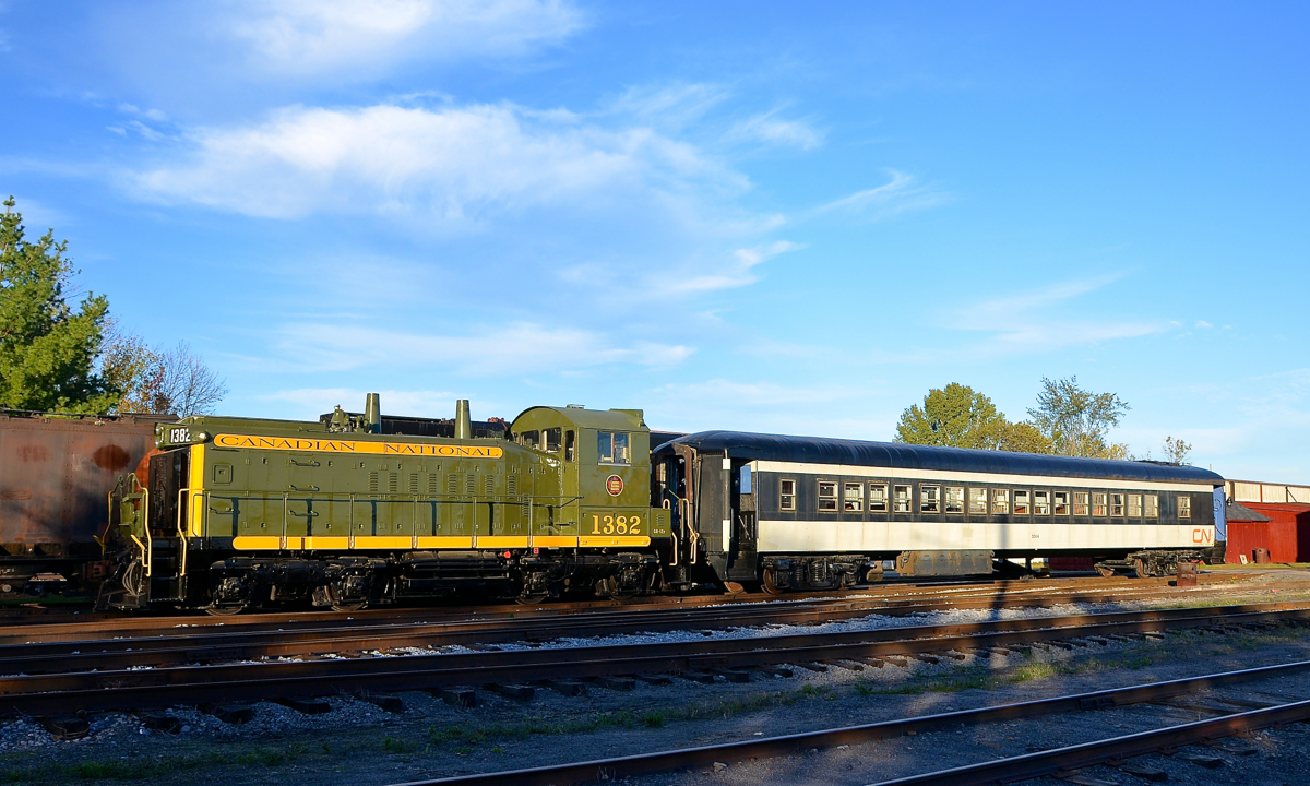 Positioning before a night shoot. CN 1382 does a bit of positioning of railway equipment at Exporail before the 'Illuminated Trains' night shoot.