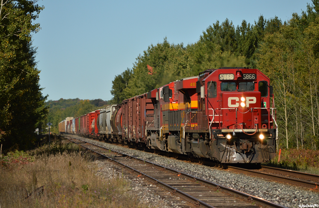 CP 420 hustles through Essa with CP 5866, KCS 4857 and CP 8897 ahead of 57 cars (39 mixed/18 multis). Due to a 2 hour delay in MacTier, today's 420 has been informed they'll be skipping their work at Spence and heading straight for Toronto, but not before losing about another hour and a half at Spence for a bad meet with 421/Honda 3 while they had the South end of Spence blocked with 421's tail end setoff!