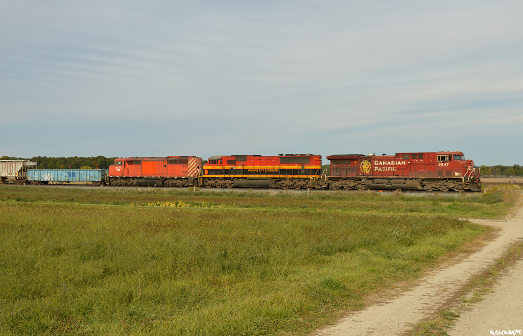 Having already met counterpart 421, train 420 waits in the siding at Baxter while 247 works Spence yard just South of here. Once 247 is done their work and gets here for the meet/recrew at the North end, 420 will get a light to proceed Southwards and do their work at Spence before continuing into Toronto.