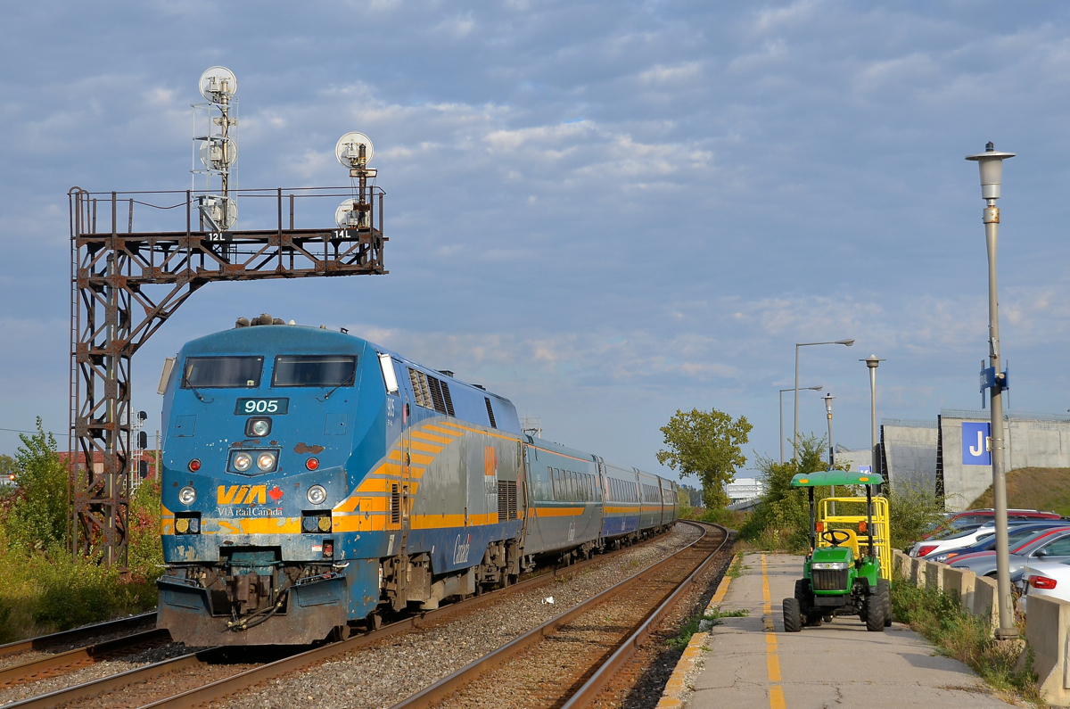 VIA 59 passing a baggage cart. VIA 59 passes a baggage cart which will be used to unload baggage from VIA 64, which will arrive momentarily.