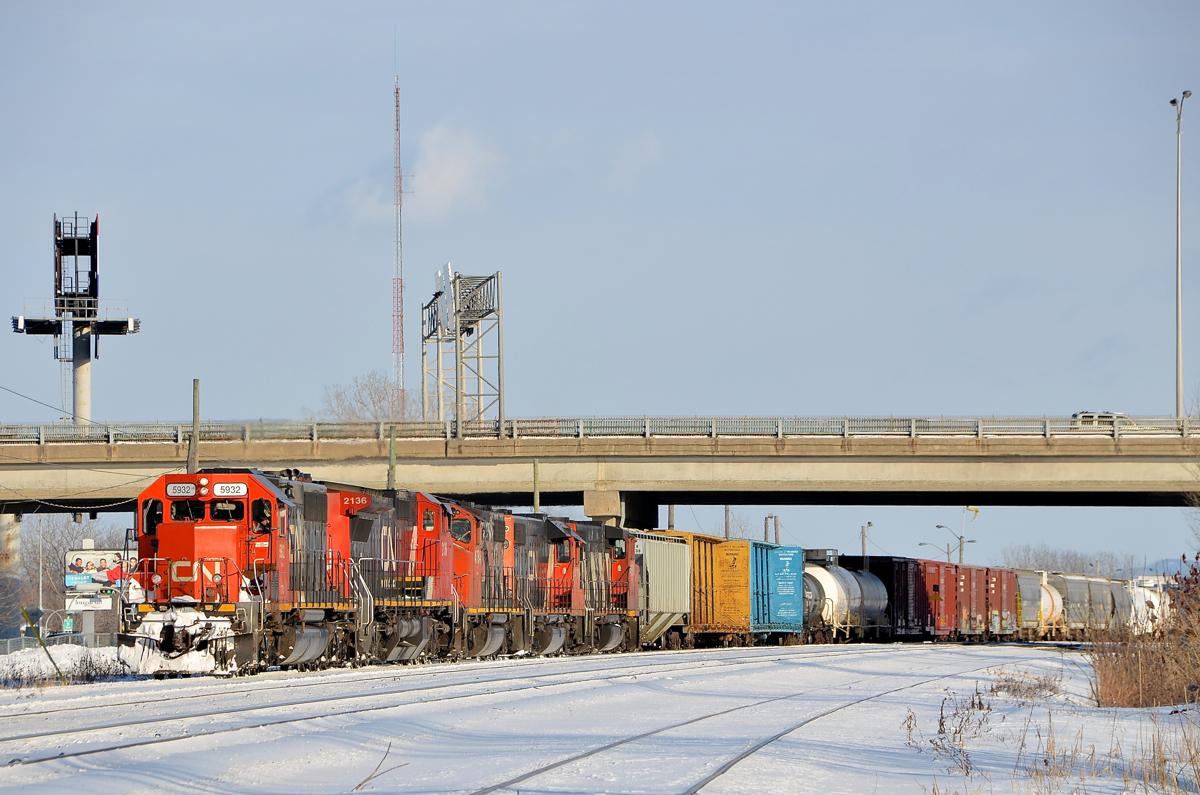GTW leader. CN 527 is working Southwark Yard in St-Lambert with 5 units, including a GTW leader (GTW 5932, CN 2136, CN 4784, CN 4720 & CN 4803). The last three units were taken off of CN 393 which unusually terminated at Southwark Yard. Next stop is work at Pointe St-Charles yard and then to Taschereau Yard. GTW 5932 was built for Missouri Pacific in 1975 as MP 3177. Later it became UP 4177, before CN bought it in 1990.