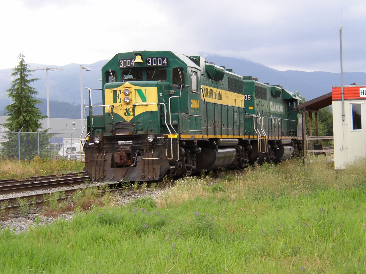 Usually something at this location. So I drove down to the border, & sitting there were two of my favorite CP locomotives. Always liked the green & yellow colours. Photographed them often while they on Vancouver Island. Last time I saw them together!