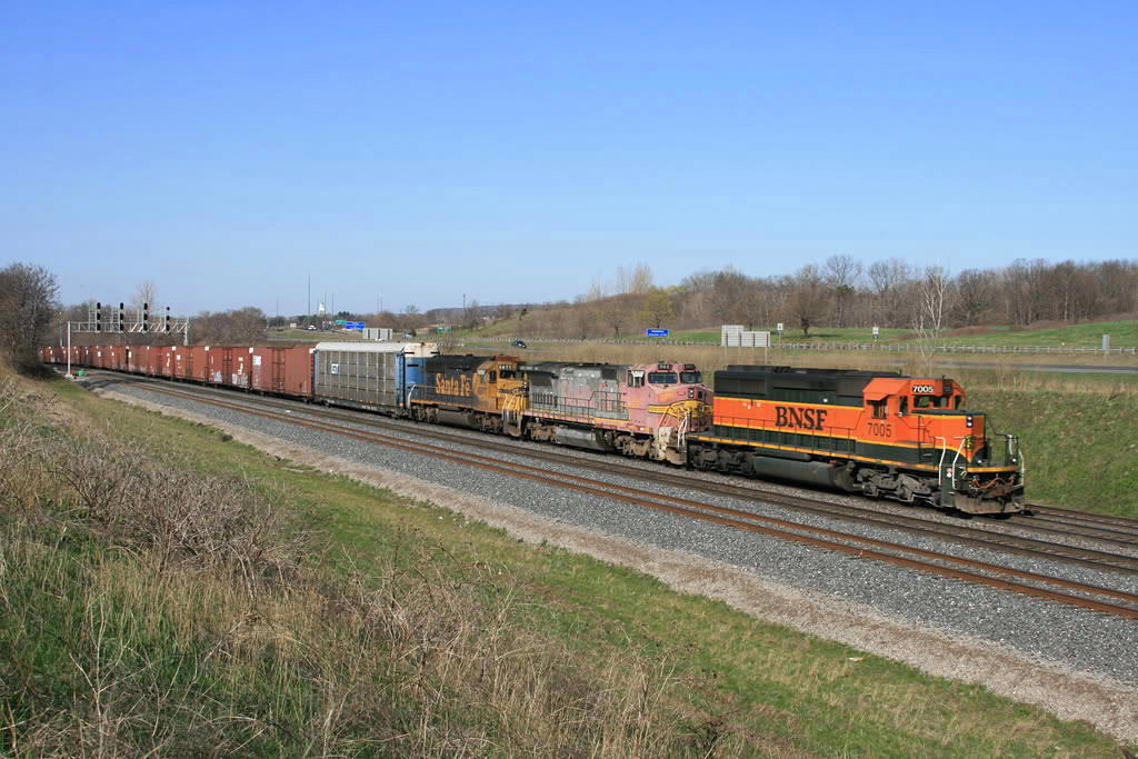 CN 394 was usually a sure thing for foreign powers it originated in Galesburg IL on the BNSF - today a BNSF SD40/BNSF(ATSF)B40/BNSF(ATSF)SD40 lead the head end cut of hi-cubes from Ford Talbotville - for set off at Aldershot