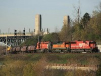 A bit late this day....steel train 426 threads under the High Level bridge with Soo 6051 / BNSF 8057 paying back horsepower hours / CP 6016. Shot from Princess Point.