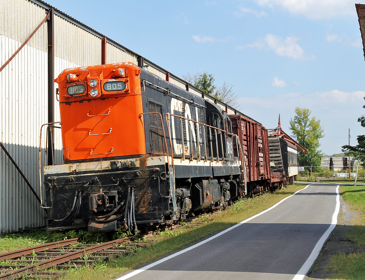 ex-Terra Transport G8 42" gauge, CN 805 looking precarious on some very rough track at Exporail.