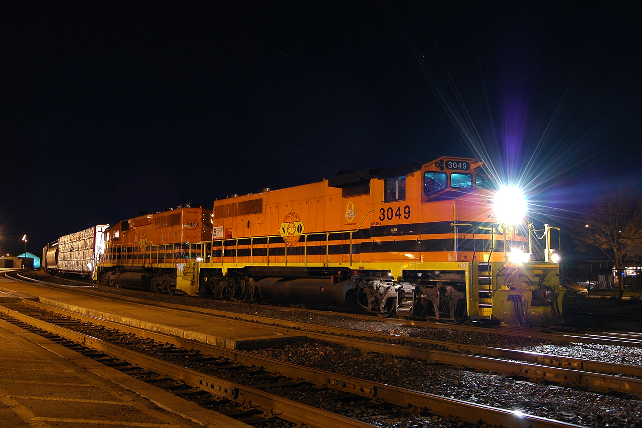 RLHH 3049 (built as CN 9554) - RLHH 3403 (built as CP 5516) work to build the nightly 597 at Brantford