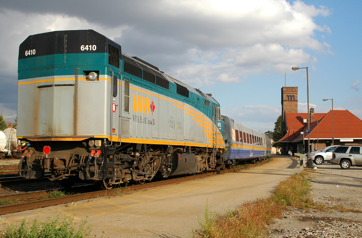 #76 (6426 and three LRC coaches) arriving for it's stop at Brantford with VIA 6410 bringing up the rear