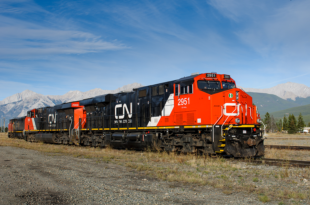 Non Tier-4 compliant (restricted to Canada and assigned to Prince George as a result) CN ES44ACs 2951 and 2969 idle on the shop track in Jasper. Later in the evening, they'd head out to Dalehurst to fetch a set of coal empties from storage at the Obed Mine loadout track.