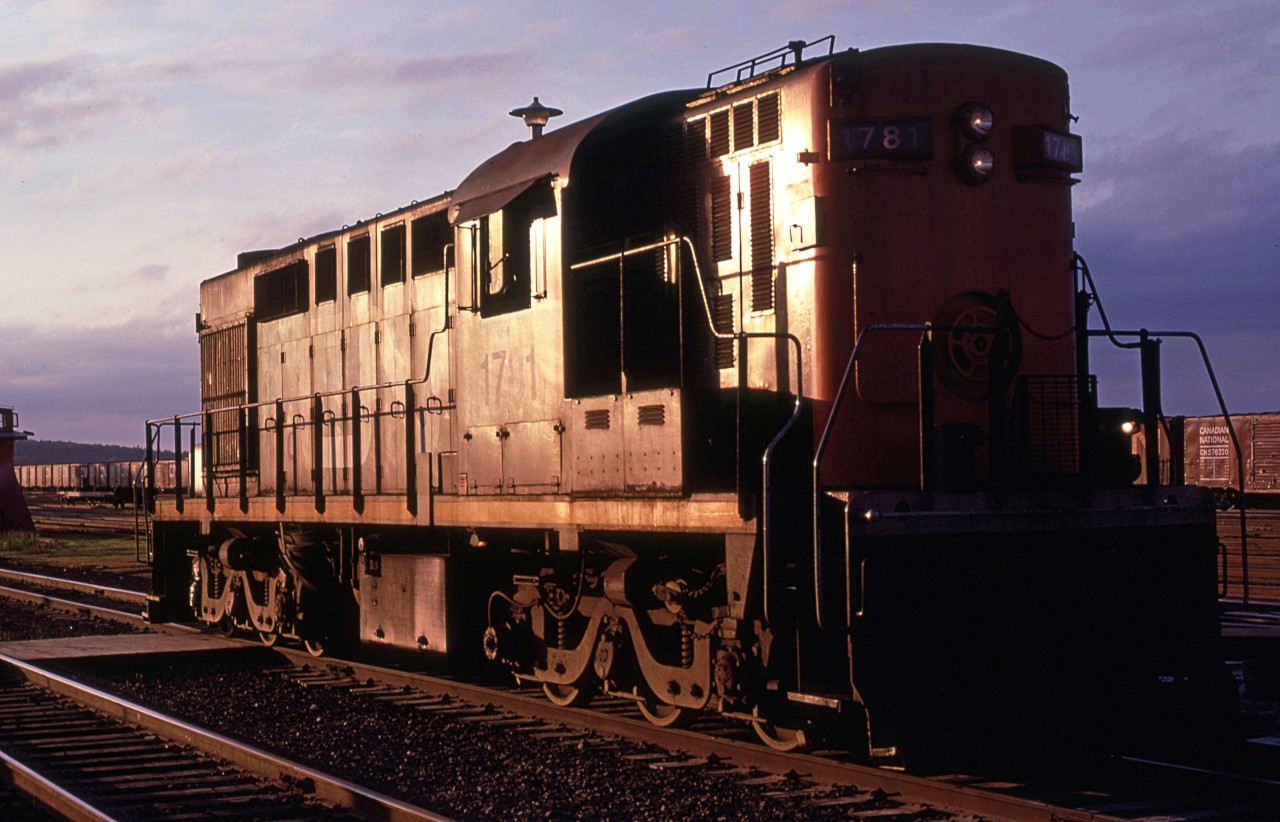 The stark evening light accentuates the 3 axle trucks and all the louvers on the side of a RSC-14