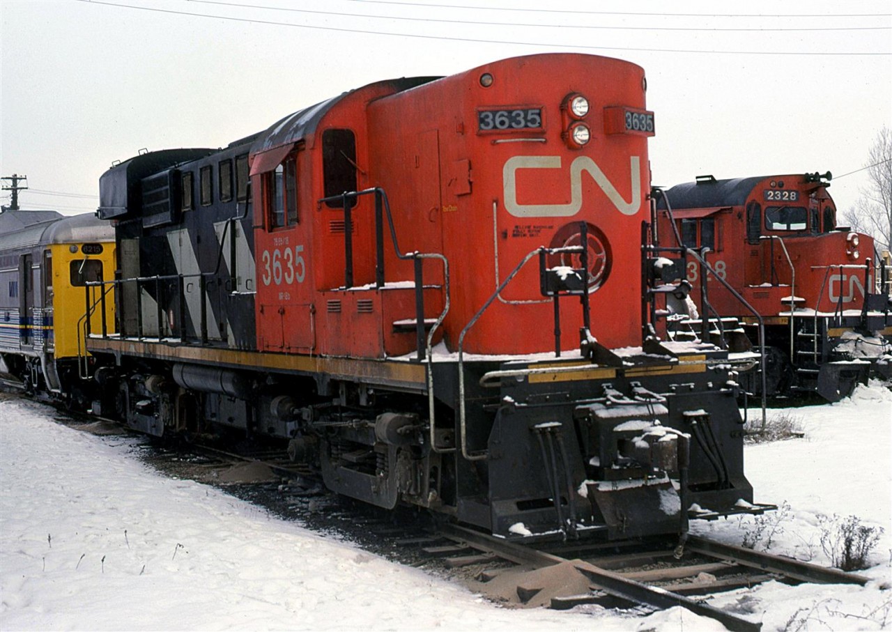 "Ear-muffed" RS-18 waits at an open turntable track in Halifax. 
Were these devises/shrouds removable? I do not recall ever seeing them during the warmer months.